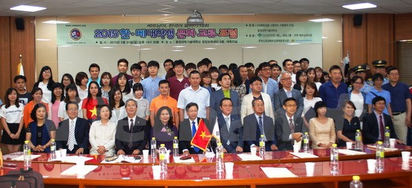 Sôi động Diễn đàn giao lưu văn hóa sinh viên Việt - Hàn